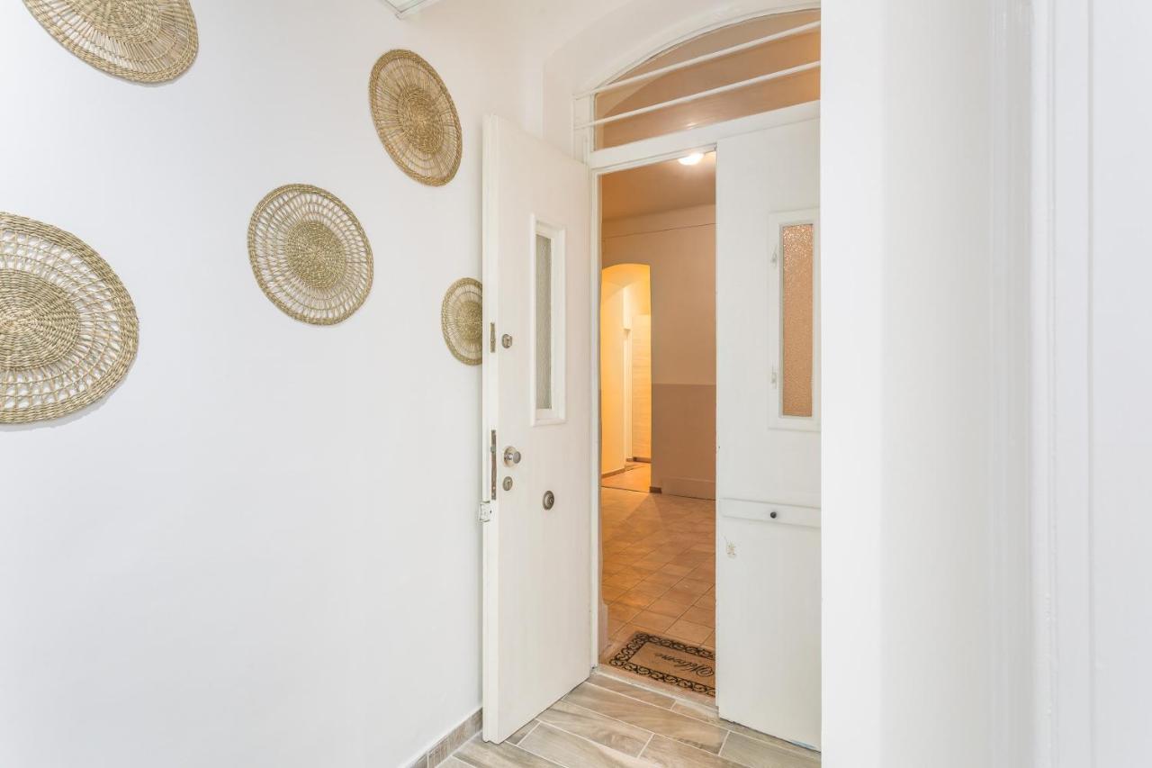 Super Central Super Small Budapest Bagian luar foto